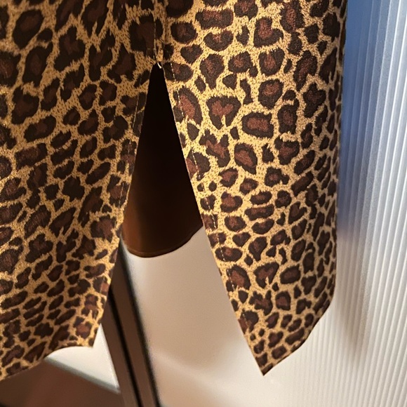 Peter Nygard, Leopard Nygard Faux Suede - Picture 4 of 5